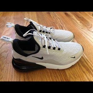 NWT Nike air max 270 W size 9